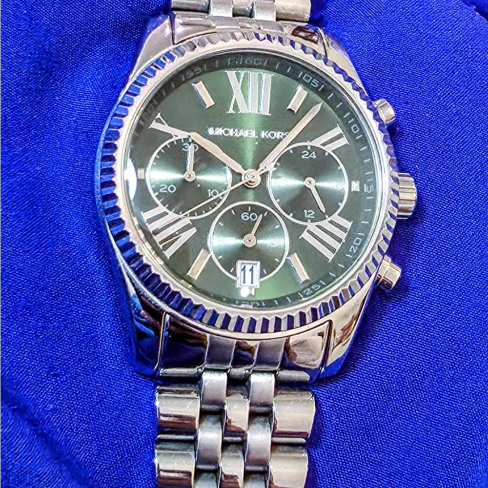 Michael Kors Lexington MK-6222 Olive Green Dial 38mm Mens Watch Chrono